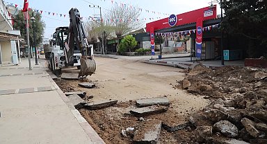 Menderes'in Mahallerinde kilit parke taşı mesaisi