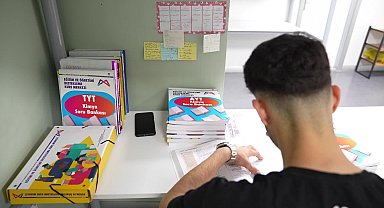 Mersin Büyükşehir Belediyesi, sınava hazırlanan depremzede öğrencilere desteğini sürdürüyor