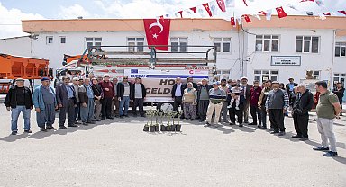 Mersin Büyükşehir, Gülnar'da 3 bin adet zeytin fidanı dağıttı