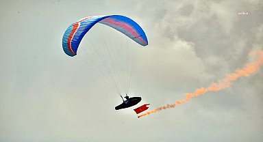 Mersin Büyükşehir'le 19 Mayıs göklerde de kutlandı