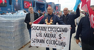 Millet İttifakı İstanbul Mitingi... Boynunda soğanlarla gelen yurttaş: “Tayyip Erdoğan’ı soğan, patates devirecek”