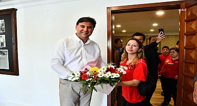 Milli sporcular Fethiye Belediye Başkanı Karaca'yı ziyaret etti