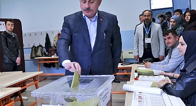 Mustafa Şentop, oyunu İstanbul'da kullandı: “Seçim, sükunet içerisinde, kurallara uygun şekilde yapılıyor”