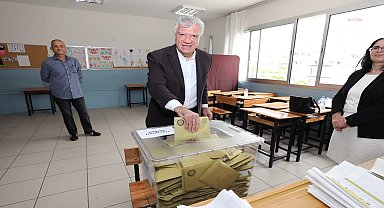 Narlıdere Belediye Başkanı Engin, oyunu kullandı