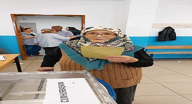 Narlıdere'nin asırlık çınarları vatandaşlık görevlerini yaptı