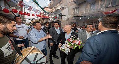 Roman yurttaşlarla bir araya gelen Başkan Soyer: "Pazar günü Türkiye'de değişimin önünü açabilirsiniz"