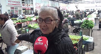 Sinoplu Esnaf: "Günde 70-80 kasa çilek satardım şimdi 30 kasa çilek satamıyorum"