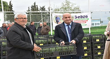 Tekirdağ Büyükşehir Belediyesi, Şarköy ilçesinde üreticilere domates fidesi dağıttı