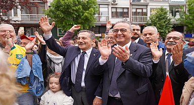 Tepebaşı Belediye Başkanı Ahmet Ataç ve CHP Genel Başkan Yardımcısı Bülent Tezcan'dan esnaf ziyareti