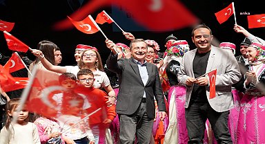 Tepebaşı Belediyesi Halk Dansları Topluluğu, 19 Mayıs gösterisi ile beğeni topladı