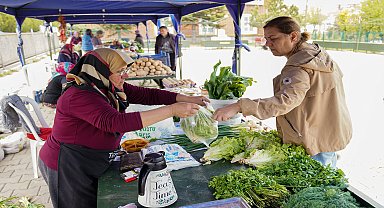 Tepebaşı Belediyesi'nin Kadın Üretici Ürün Satış Noktası'na yoğun ilgi