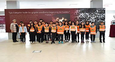 Tepebaşı Belediyesi'nin "Milli Mücadele'de Eskişehir Ve 100. Yılında Eskişehir'in Kurtuluşu" sergisi tarihe ışık tutuyor