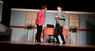 Tiyatro Sürmeli, "Halley Kuyrukluyıldız, Dünyanın Sonu" oyunuyla yeni sezonda seyirciyle buluşacak