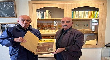 Yazar Rüştü Bozkurt'tan Odunpazarı Belediyesi'nin kütüphanelerine arşiv bağışı