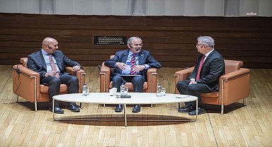 Yılmaz Büyükerşen, Eskişehir'in kültür ve sanat yolculuğunu İzmir'de anlattı