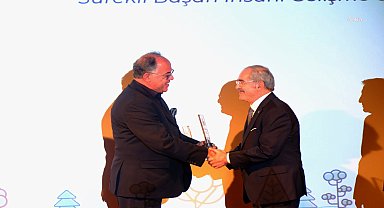 Yılmaz Büyükerşen, 'Sürekli Başarı İnsani Gelişme Ödülü'ne layık görüldü