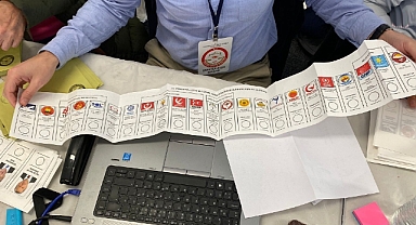 Yurt Dışı İlçe Seçim Kurulu, kullanılmamış oy pusulasında AKP'ye basılı mühür nedeniyle suç duyurusunda bulunulmasına karar verdi