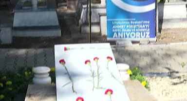 Ahmet Piriştina, vefatının 19. yılında İzmir'deki mezarı başında anıldı