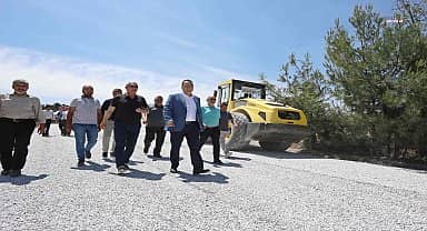 Akhisar Belediyesi yol çalışmalarına devam ediyor