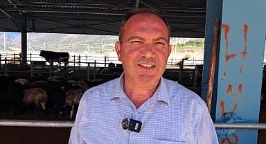 Ardanuç hayvan pazarında kurbanlıklarını satamayan besici: "Elimizde kalan hayvanları mecburen alıp köyüme götüreceğim"