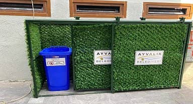 Ayvalık'ın çöp konteynerleri yeşilleniyor