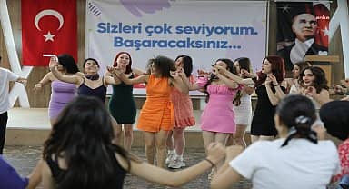 Bayraklılı öğrenciler, üniversite sınavı öncesi moral depoladı