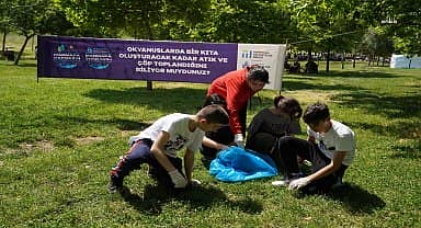 Beylikdüzü Belediye Başkanı Çalık, çocuklarla birlikte kıyı temizliği yaptı