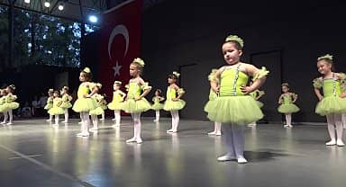 Bornovalı sanatseverler yağmura aldırmadı