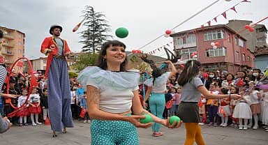 Bozüyük Belediyesi'nden karne şenliği