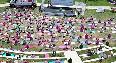 Büyükçekmeceli kadınlar, Dünya Yoga Günü'nde yoga yaptı
