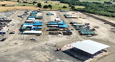 Çerkezköy Belediyesi'nin kurbanlık hayvan satış ve kesim yerinde bayram öncesi hareketlilik sürüyor