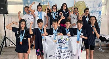 Çorlu Belediyesi yüzücülerinden büyük başarı