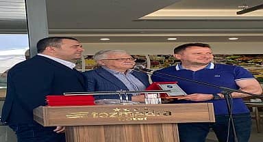 ÇYDD'den Burhaniye Belediye Başkanı Deveciler'e teşekkür plaketi