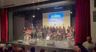 Dayanışma Gönüllüleri Bursa'da depremzedelerle dayanışma konseri düzenledi