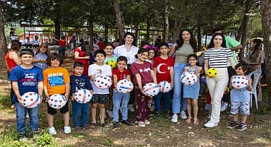 Depremzedeler, Mersin Büyükşehir'in etkinlikleriyle moral buluyor