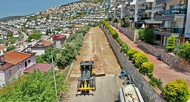 Didim'de yol yapım çalışmaları devam ediyor