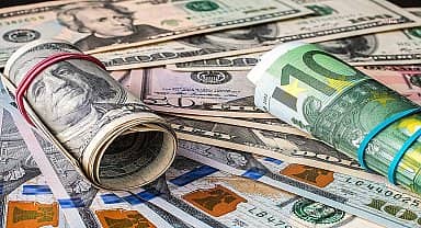 Dövizdeki tırmanış sürüyor. Euro 25'in üzerine çıktı