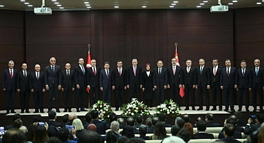 Erdoğan, daha önceki hükümetlerde görev alan dört eski bakana yeniden görev verdi