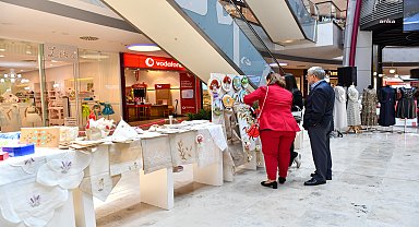 Esenyurt Belediyesi'nin kadın kursiyerlerinin el emeği ürünleri görücüye çıktı