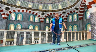 Esenyurt'ta ibadethaneler bayrama hazır