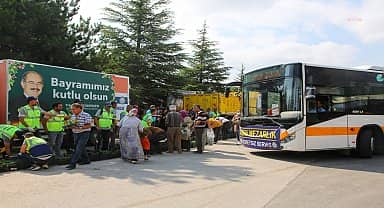 Eskişehir Büyükşehir Belediyesi, bayramda mezarlık ziyareti yapacak vatandaşlara çiçek dağıtacak 
