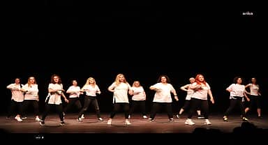 ESMEK Kadınlar Dans Topluluğu'ndan yıl sonu gösterisi 