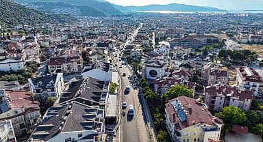 Fethiye Belediyesi, Baha Şıkman Caddesi'nde sıcak asfalt çalışmasını tamamladı 