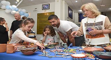 Foça'da 'Bir Avuç Renk Bir Avuç Yürek' sergisi 