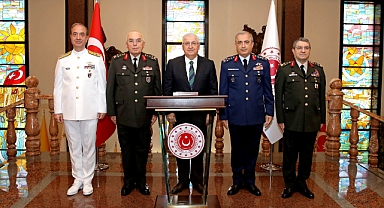 Genelkurmay Başkanvekili ve Kuvvet Komutanlarından Milli Savunma Bakanı Yaşar Güler’e 'hayırlı olsun' ziyareti