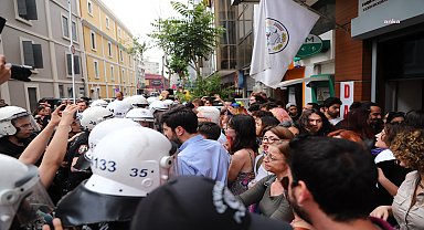 İzmir Barosu: "Baromuza, meslektaşlarımıza ve yurttaşlarımıza yönelik bu saldırıyı lanetliyor ilgililer hakkında suç duyurusunda bulunacağımızı bildiriyoruz"