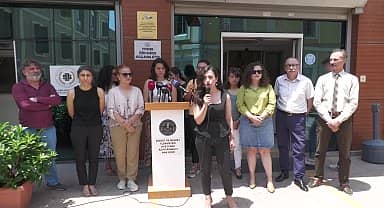 İzmir Barosu: "Mültecilerin geri gönderilmesinin yurttaşlara vaat olarak sunulması toplumda nefret söylemini besliyor ve nefret suçlarının işlenmesine zemin hazırlıyor"