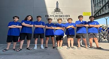 İzmir Büyükşehir Belediyesi'nin takımları, sualtı ragbisinde çifte kupa kazandı