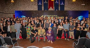 İzmir Şehir Tiyatroları'na 6 dalda "Özdemir Nutku" ödülü