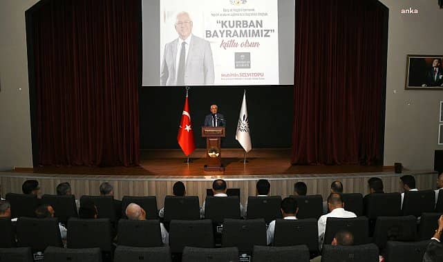 Karabağlar Belediye Başkanı Selvitopu, personelin bayramını kutladı